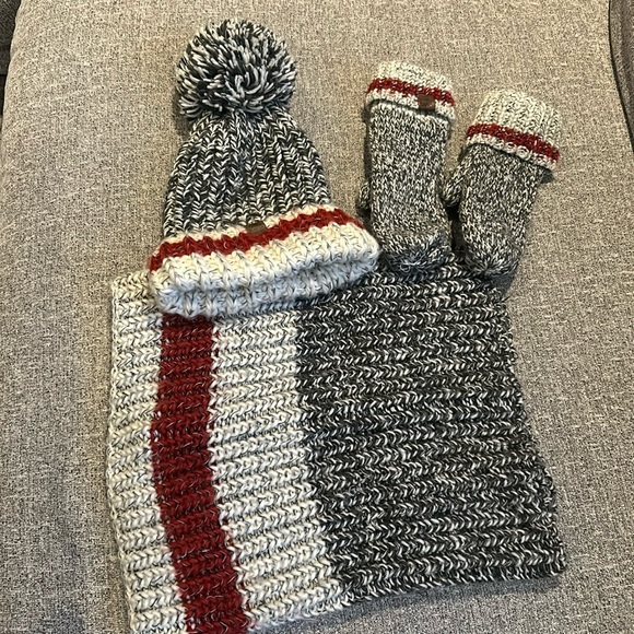 Roots ladies snood/mitts/pompom hat - Picture 2 of 9